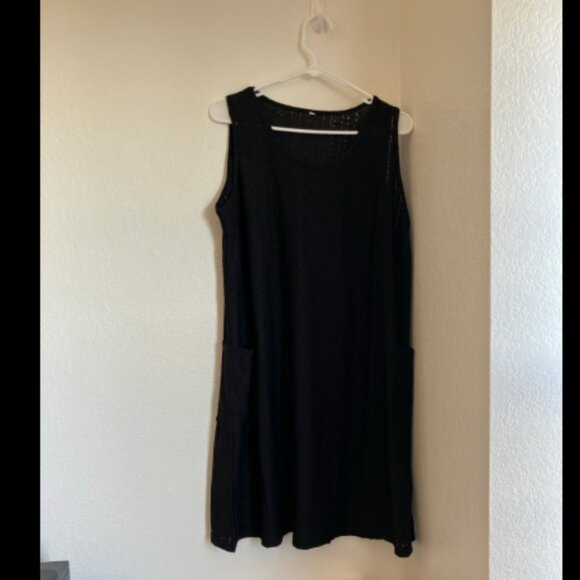 Other - 🎄3/$15 SALE 🎄XL Black Swim Cover with Pockets